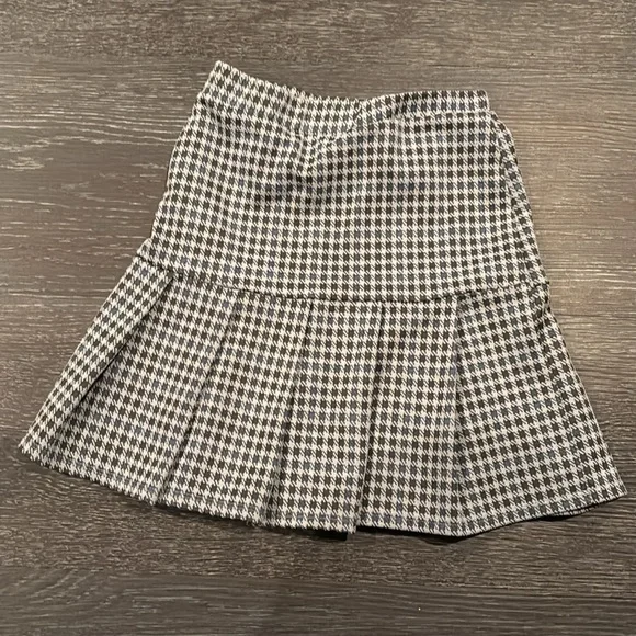 Love Charlotte 
Women’s Skirt
Size Medium - Picture 2 of 3